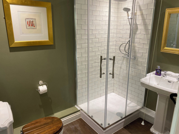 Bathroom 4, Pools Cottage - The Farmhouse, Warwickshire