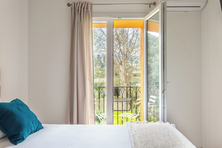 Room 2, Palazzo Ferrara Apartments with Balcony by Wonderful Italy, Palermo