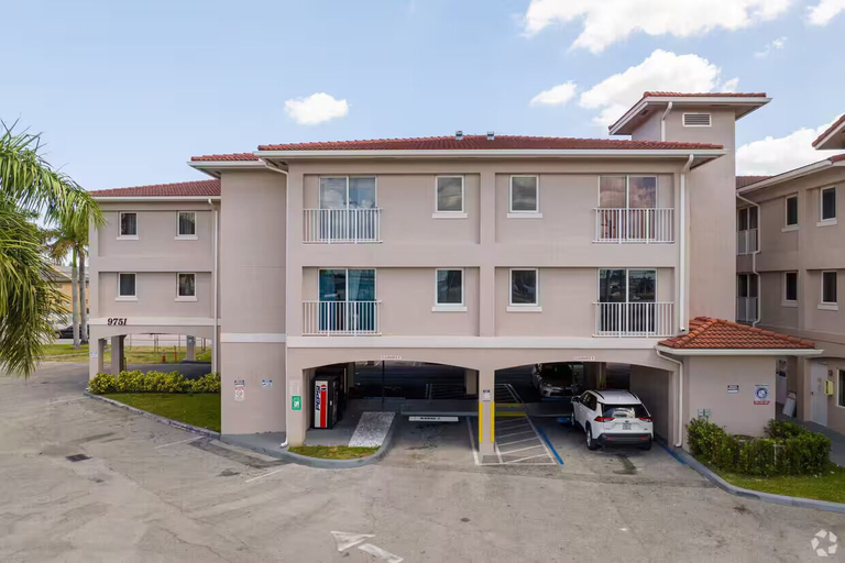Exterior 4, Triangle Suites LLC, Miami-Dade