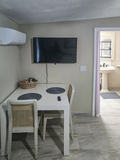 Dining 2, Studio Efficiency Apartment, Saint Lucie