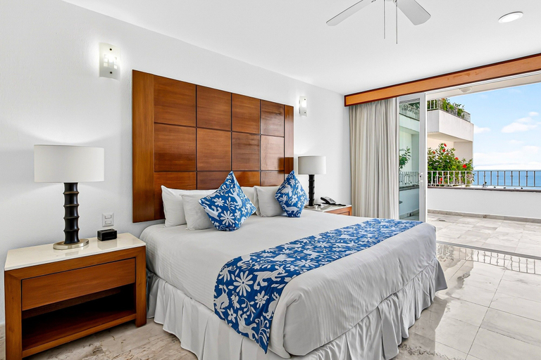 Room 2, Modern Coastal Villa With Ocean Views, Pool, Wifi & Full Kitchen, Puerto Vallarta
