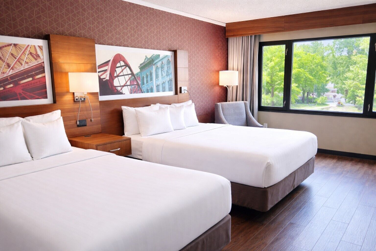 Bedroom 1, Radisson Hotel La Crosse, La Crosse