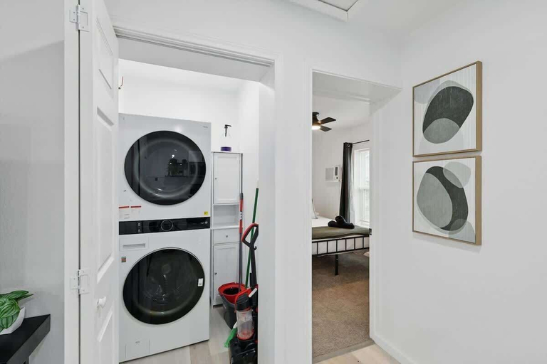 Interior 5, Modern 2BR Unit With Hot Tub, Tarrant