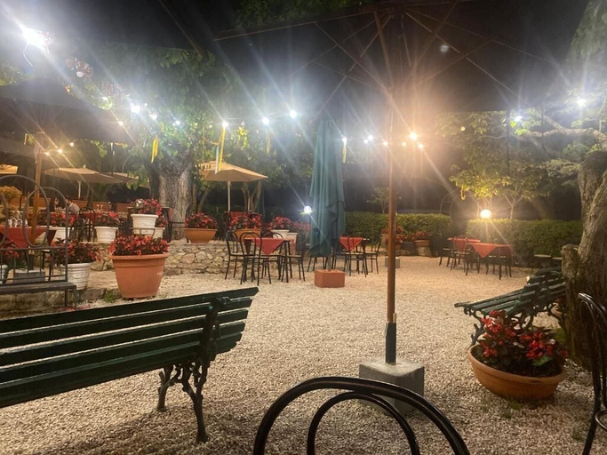 Outdoor dining 5, Albergo le Casaline, Perugia