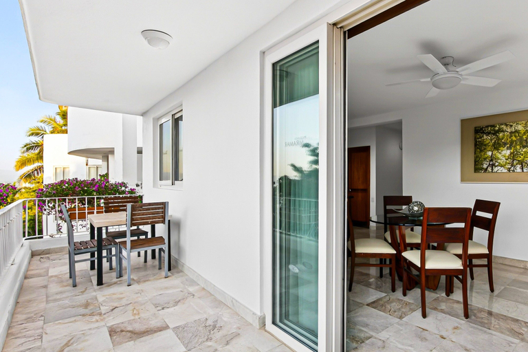 Outdoor dining 4, Spacious Suite With Wraparound Terrace, Rooftop Infinity Pool & Resort Amenities, Puerto Vallarta