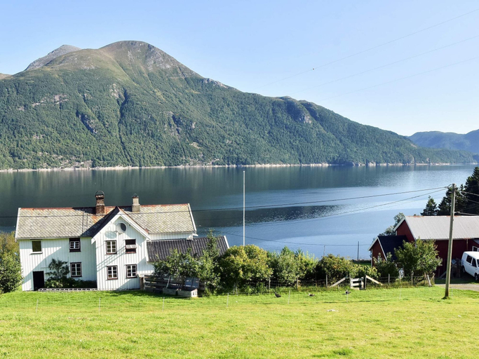 Primary image, 7 Person Holiday Home in Vagland, Halsa