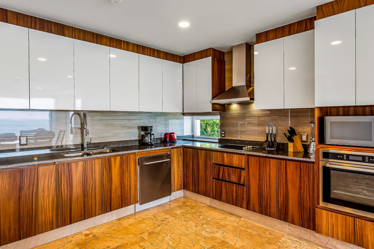 Private kitchen 4, Luxe 8th-floor Condo With Endless Ocean Views, Pool, spa & Balcony, Puerto Vallarta