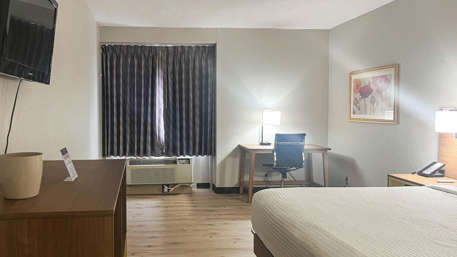 Room 2, Motel 6 Fremont, OH, Sandusky
