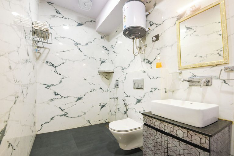 Bathroom 3, Fabhotel Park View, Delhi