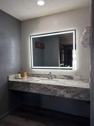 Bathroom 5, Scottish Inns - Atlanta, Atlanta