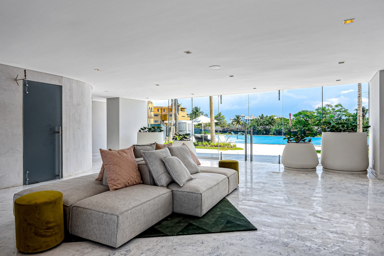 Interior 4, Updated Condo With Sweeping Views, Pools, Fitness Room, Balcony, W/d, and AC, Compostela