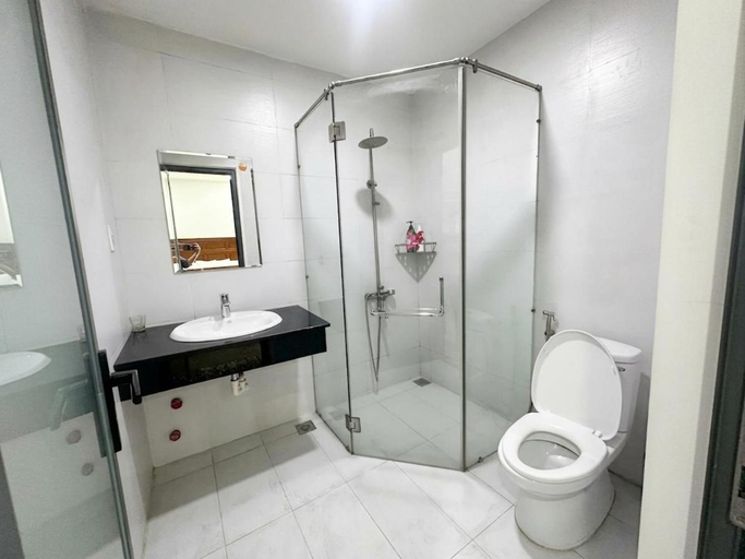 Bathroom 4, LEE'S APARTMENT, District 7