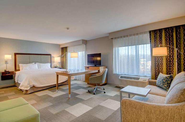 Bedroom 2, Hampton Inn Boston - Westborough, Worcester