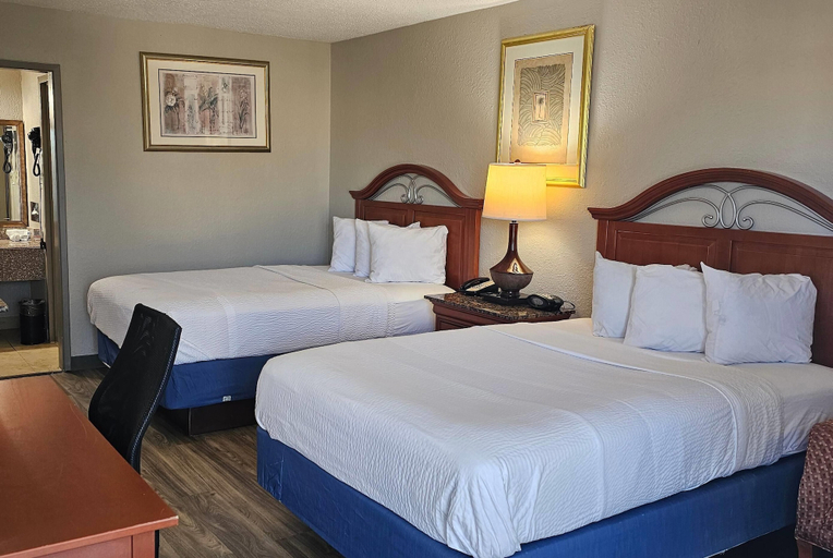 Bedroom 4, Days Inn by Wyndham Orlando Downtown, Orange