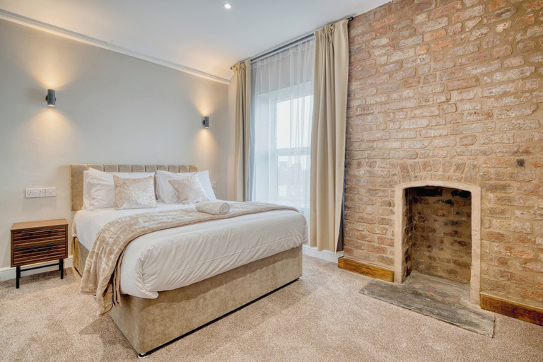 Room 2, The Stuart Hotel, Sefton