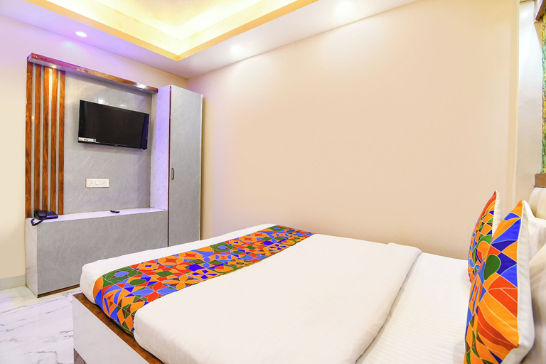Room 4, Fabhotel Diamond Regency, South 24 Parganas