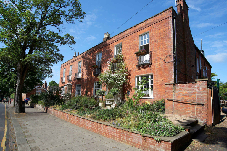 Room 3, Observatory House 9BR NR Universal With Pool, Bedfordshire