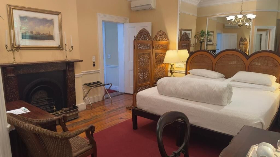 Room 2, Tintagel Guest House, City of Cape Town