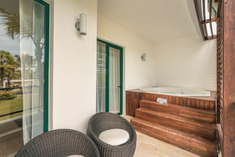 Room 4, 2br Apt 5 Guests Balcony With Pool View, Las Terrenas