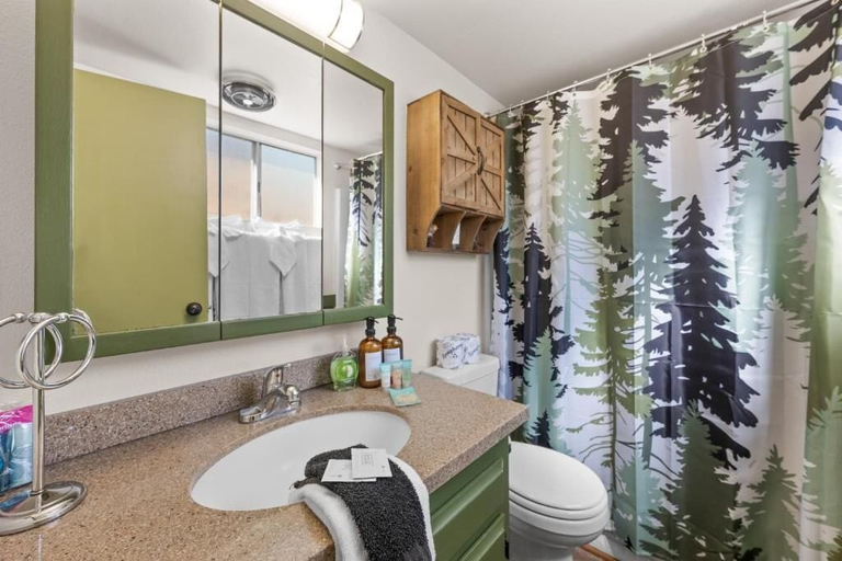 Bathroom, Elysian Escape, San Bernardino