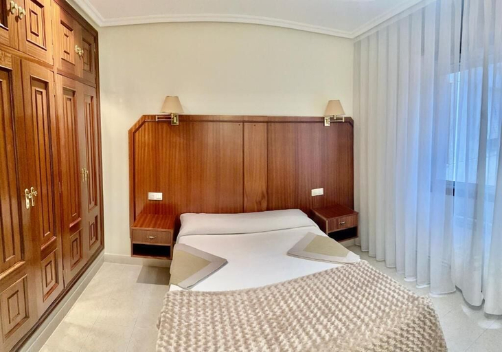 Others 4, HOSTAL LA CUBANA, Ourense