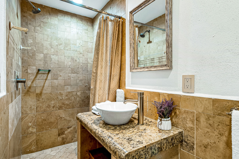 Bathroom 4, Nitta Condo # 104 Chic, Pool-view Condo With Furnished Balcony - Steps to Beach, Compostela