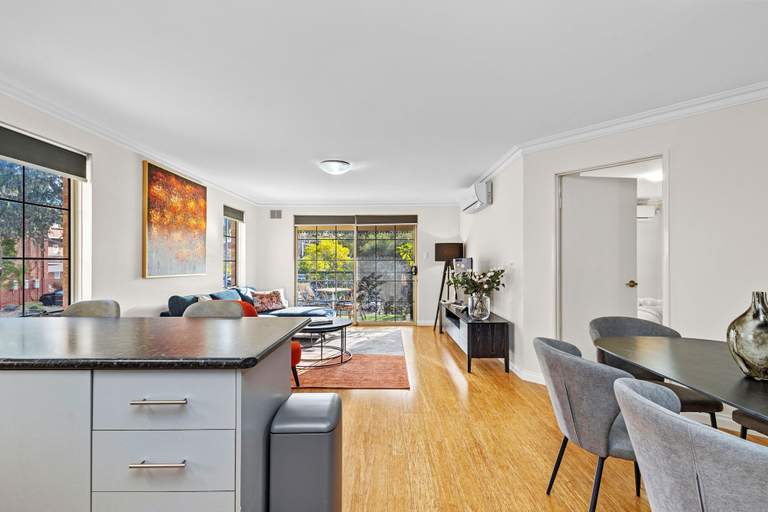 Room 2, 3bdr Sauna Pool Gym Parking, Perth