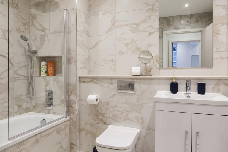 Room 5, Grand Central Leeds Apartment Near Train Station, Leeds