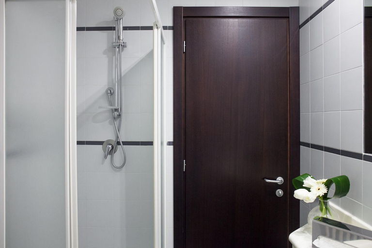 Bathroom 3, L'Angolo, Vercelli