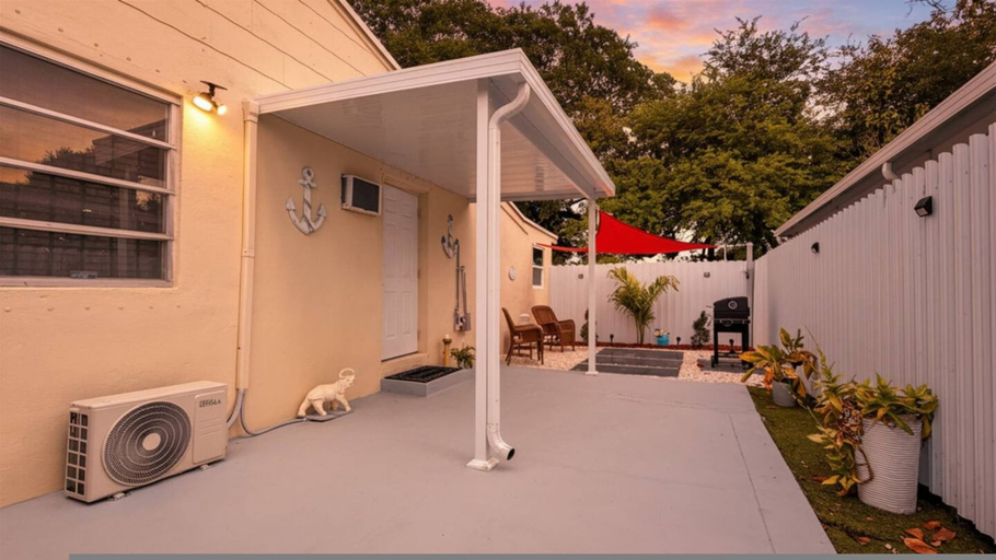 Room 2, Cozy Private Studio Parking and BBQ, Miami-Dade