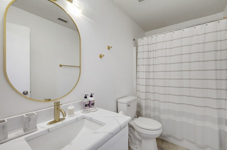 Interior 4, Elite 5BR Home With Game Room, Hot Tub, & Sauna, Tarrant