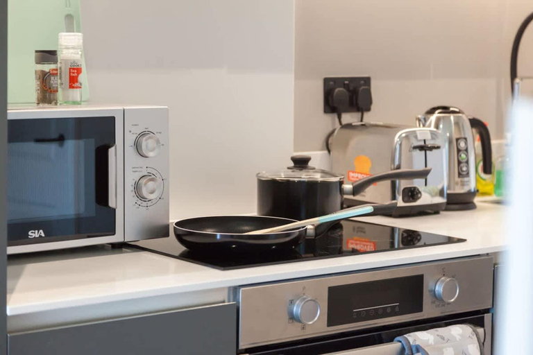 Room 2, 2 Bed Flats Near Station & City Centre - Sleeps 6, Leeds