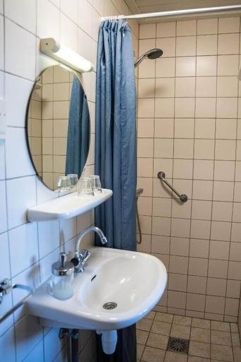 Bathroom 2, Hotel de Horper Wielen, Terschelling