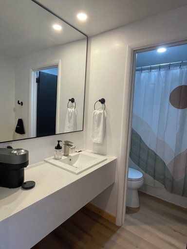 Bathroom 4, Lava Mountain Lodge, Fremont