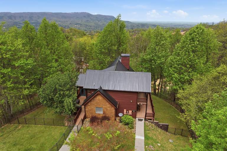 Exterior 3, Pine Cone Cabin 4 Bedroom Cabin, Sevier