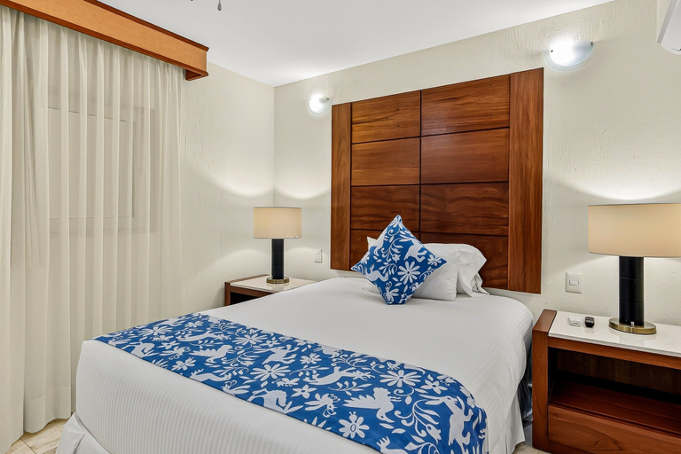 Room 5, Spacious Oceanview Suite With Heated Pool, hot tub & Terraces for Lounging, Puerto Vallarta