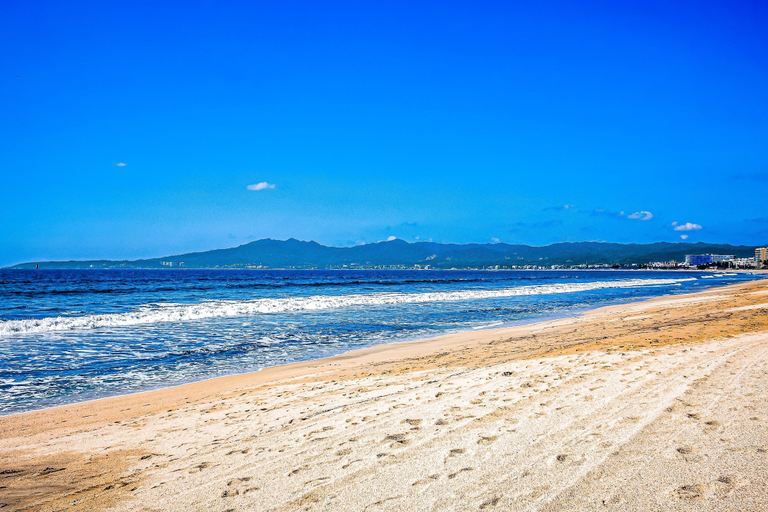Beach 3, Spacious Condo With Near the Beach With Resort-style Pool, Inviting Balcony, Compostela