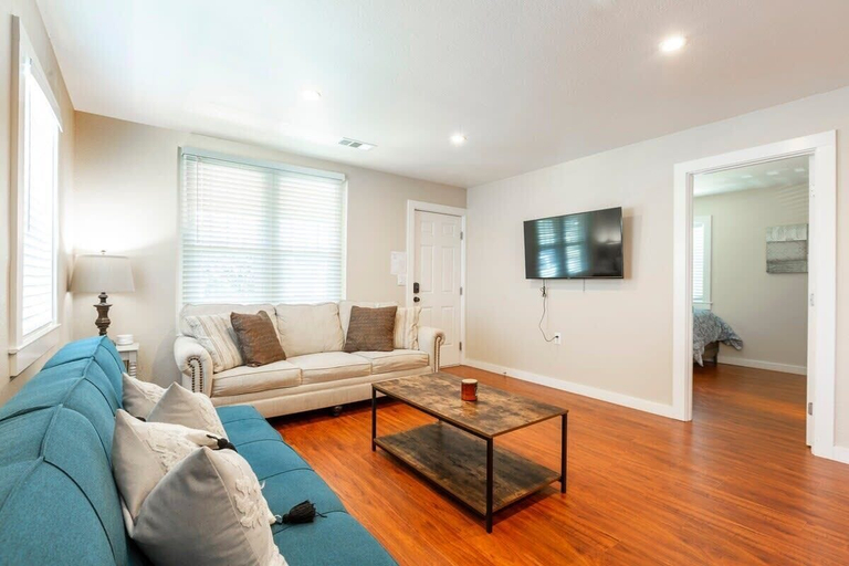 Interior 2, Marbella Lane - 3BR Upprlvl Dtwn SJ Ldry, Santa Clara