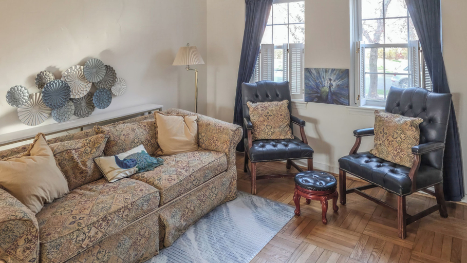 Living area 4, Belleview, Fairfax