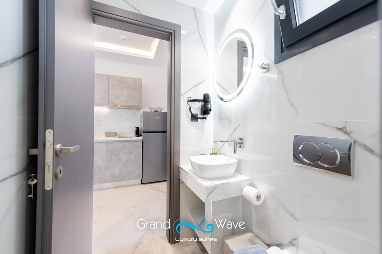 Bathroom 3, Grand Wave Luxury Suites, Central Macedonia