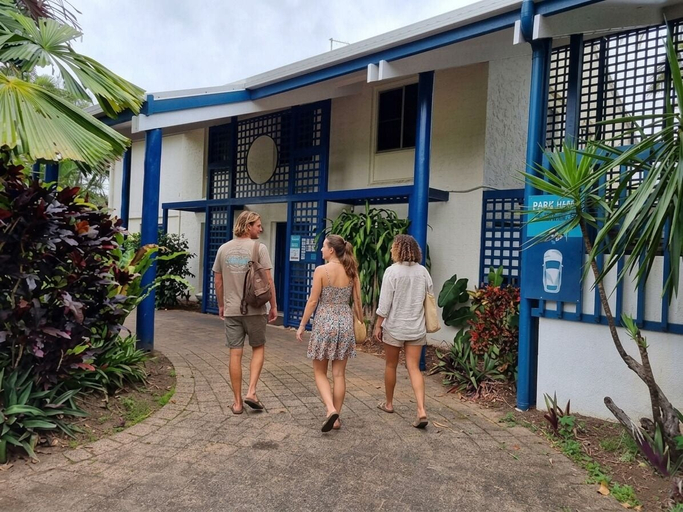 Exterior & Views 2, Mission Beach Lodge, Johnstone