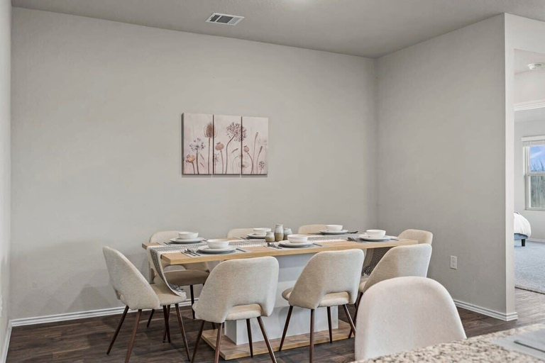 Food & Drinks, @ Marbella Lane - Amazing 4BR Lakeview Home, Travis
