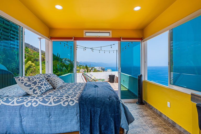 Room 4, Dog-friendly Ocean View Penthouse & Studio With a Full Kitchen & Kitchenette, Puerto Vallarta