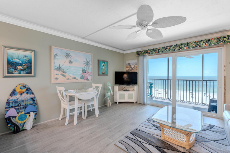 Living area 3, Gateway Villas 595, Lee