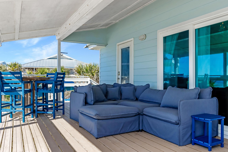 Outdoor dining 2, Antilles Beach Cottage 2, Gulf