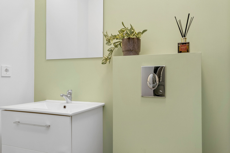 Bathroom 4, Aska Hraun, Hafnarfjörður