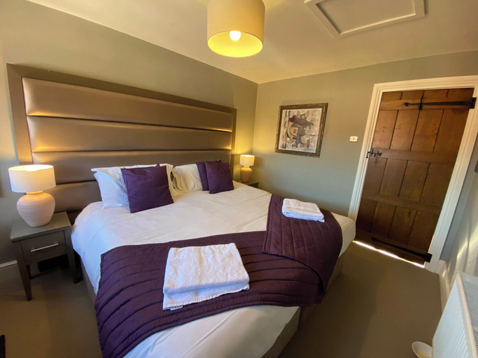 Room 2, Pools Cottage - The Farmhouse, Warwickshire