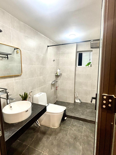 Bathroom 3, Golden House , Đống Đa