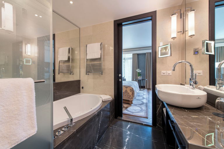 Bathroom 4, Royal Savoy Hotel & Spa, Lausanne