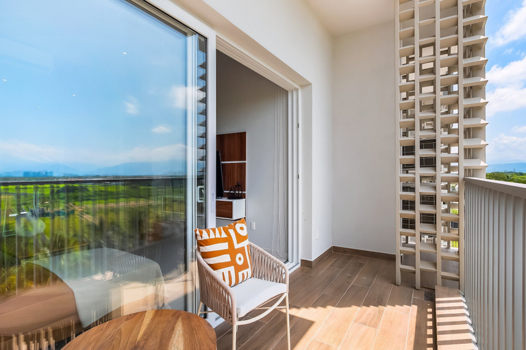 View from room 5, 5th-floor apt Near the Ocean With Infinity Rooftop Pool, Balcony, Washer/dryer, Compostela